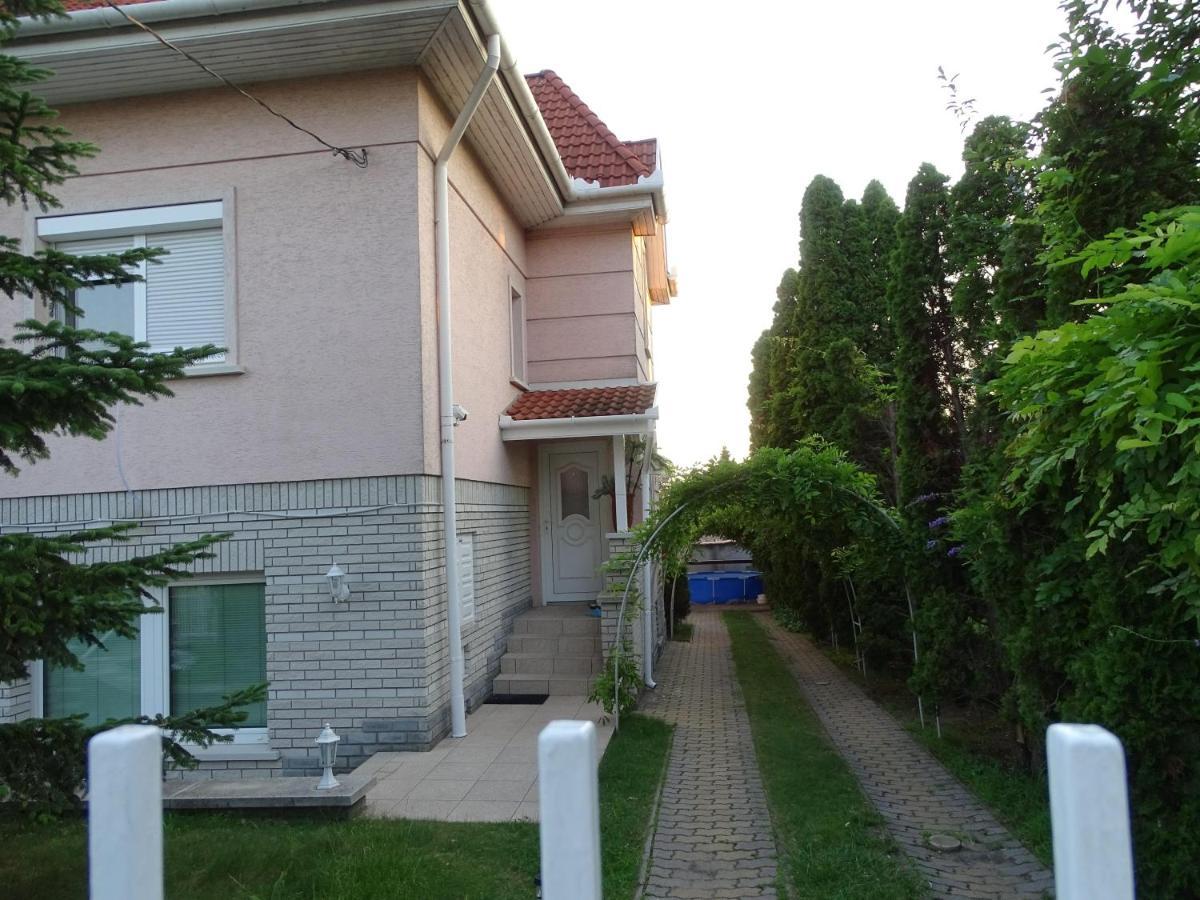 布达佩斯苹果酒店 外观 照片